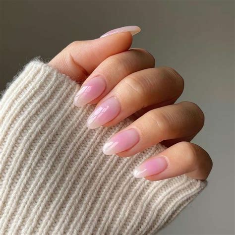 color nudé en uñas|15 diseños de uñas nude que respiran lujo silencioso。